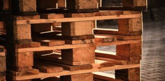 Domek dla dzieci z palet