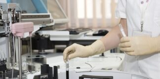 Czy pracownik administratora jest odbiorcą danych?