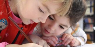 Jak przenieść rysunek z kartki na skórę?