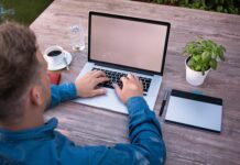 Jak się pisze memory?