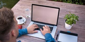 Jak się pisze memory?