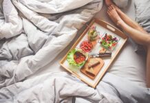 Co zawiesić nad łóżkiem w sypialni?